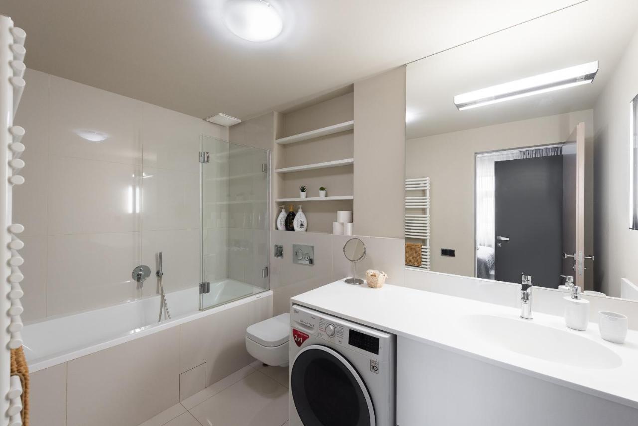 New Luxury Apt With Ac&parking In The Center Of * Praga