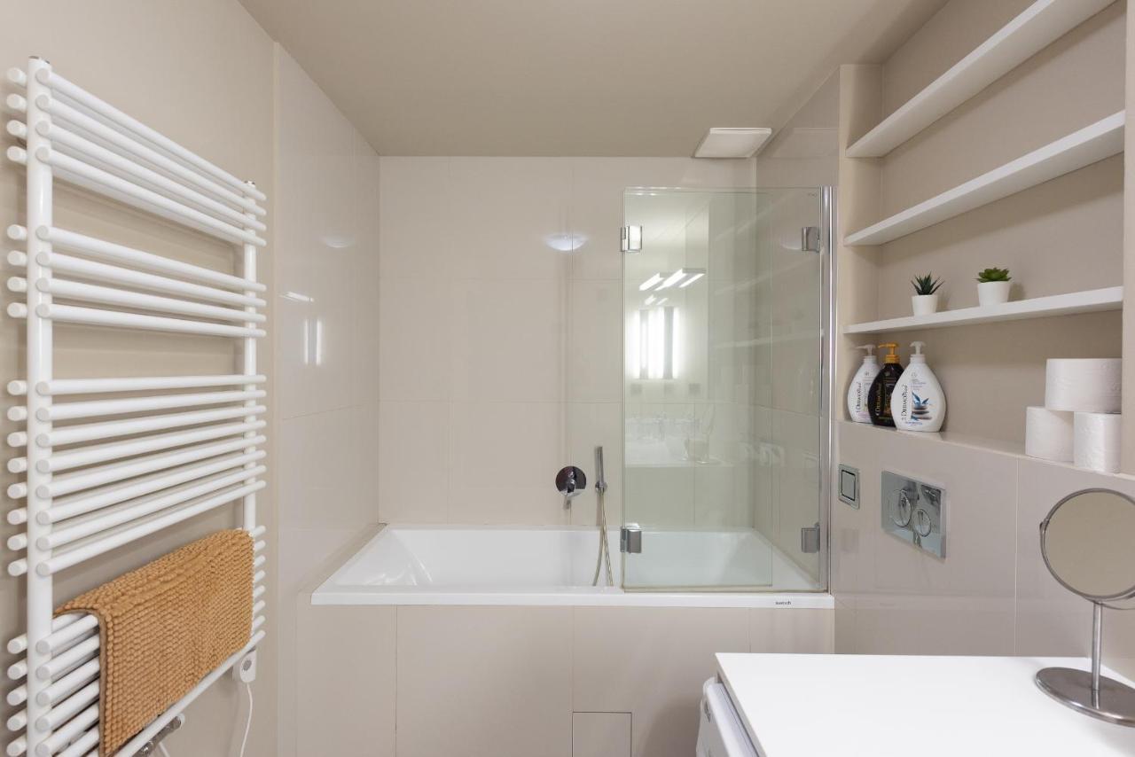 New Luxury Apt With Ac&parking In The Center Of Praga