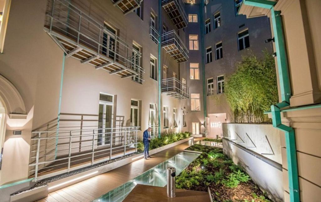 Apartament New Luxury Apt With Ac&parking In The Center Of